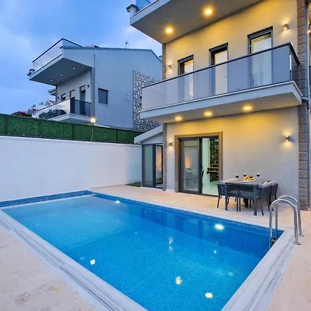 Happy House - Luxury With Private Pool Villa