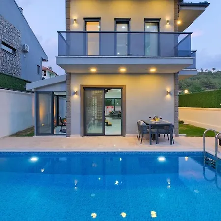 Happy House - Luxury With Private Pool Villa
