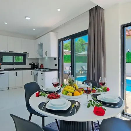 Happy House - Luxury With Private Pool * Kargı