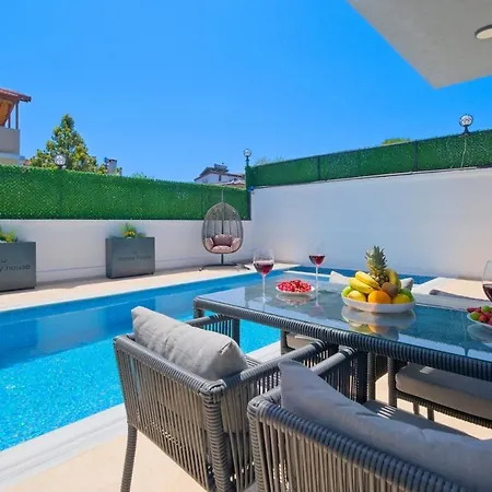 Happy House - Luxury With Private Pool Villa *