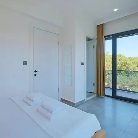 Happy House - Luxury With Private Pool Villa